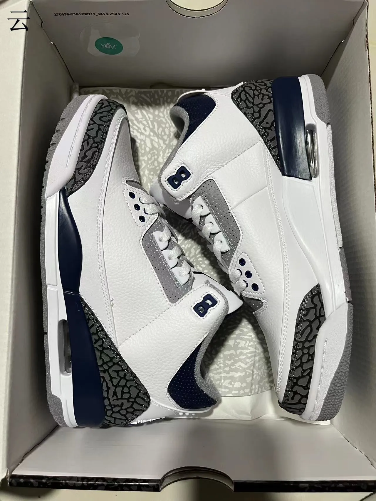 حذاء كرة السلة Air Jordan 3 أبيض وكحلي بنقشة الفيل 11