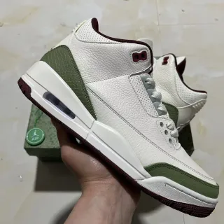 Tênis de basquete Air Jordan 3 branco verde-oliva bordô