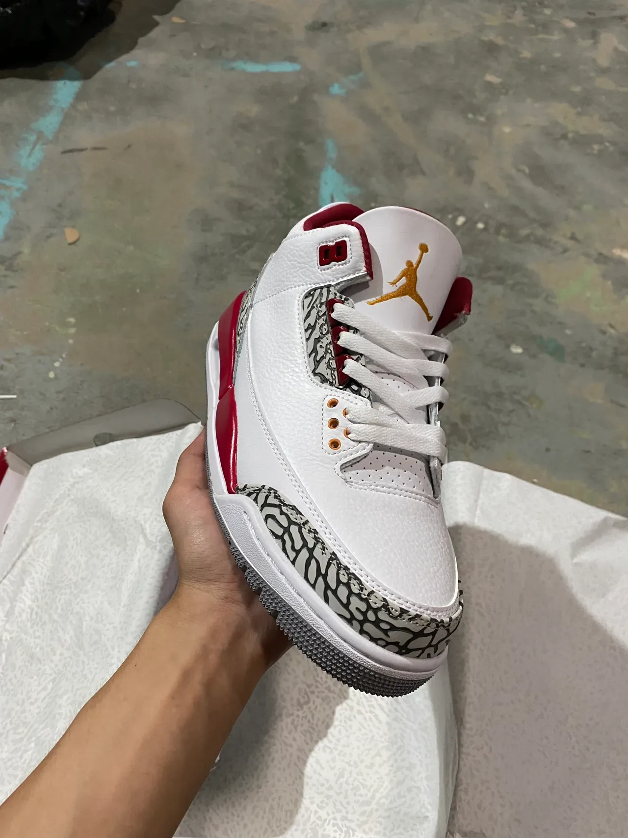 Air Jordan 3 Tênis de Basquete Branco University Red Estampa de Elefante 2