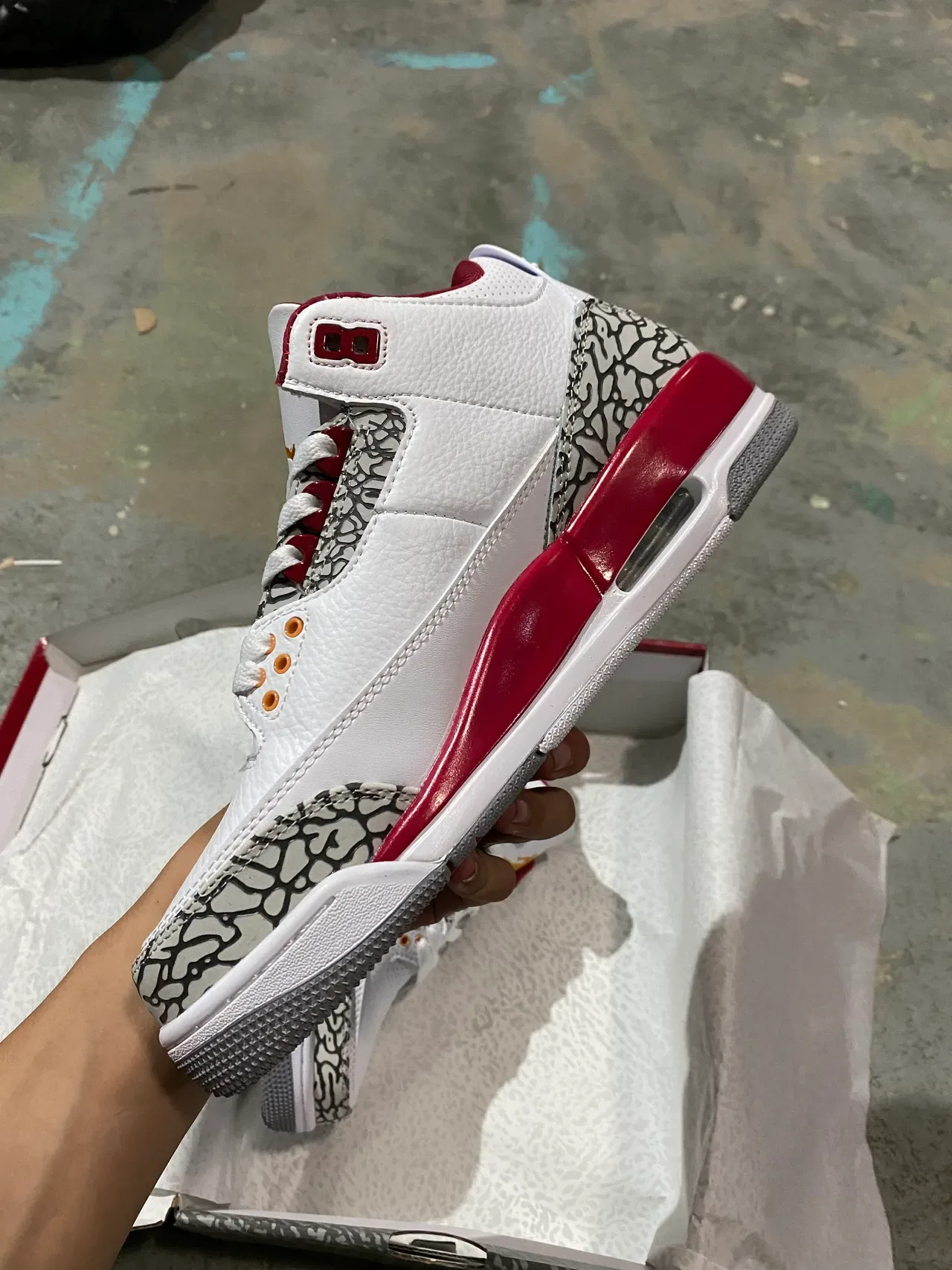 Air Jordan 3 Tênis de Basquete Branco University Red Estampa de Elefante 4