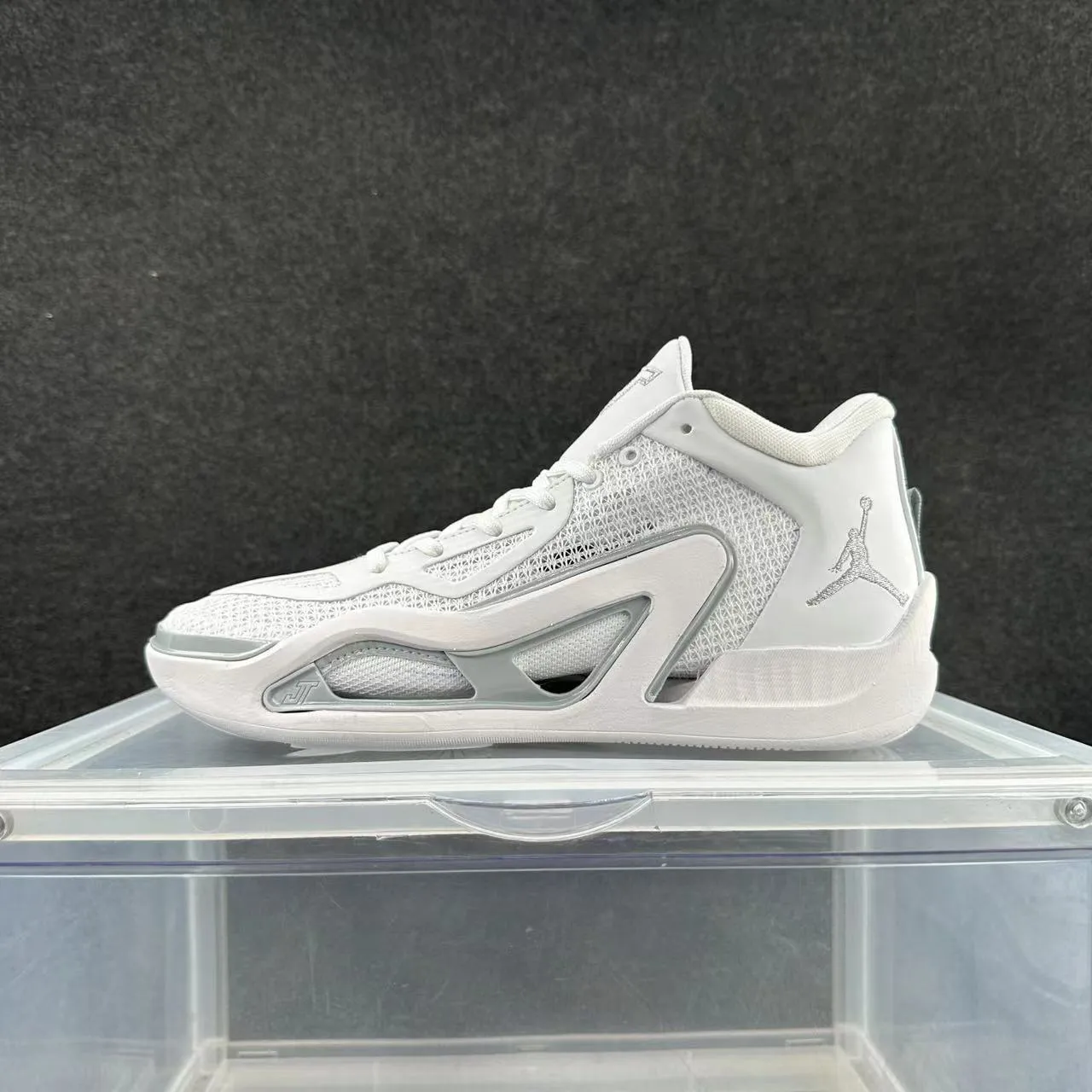 Air Jordan 37 White Silver Basketball Shoes 2