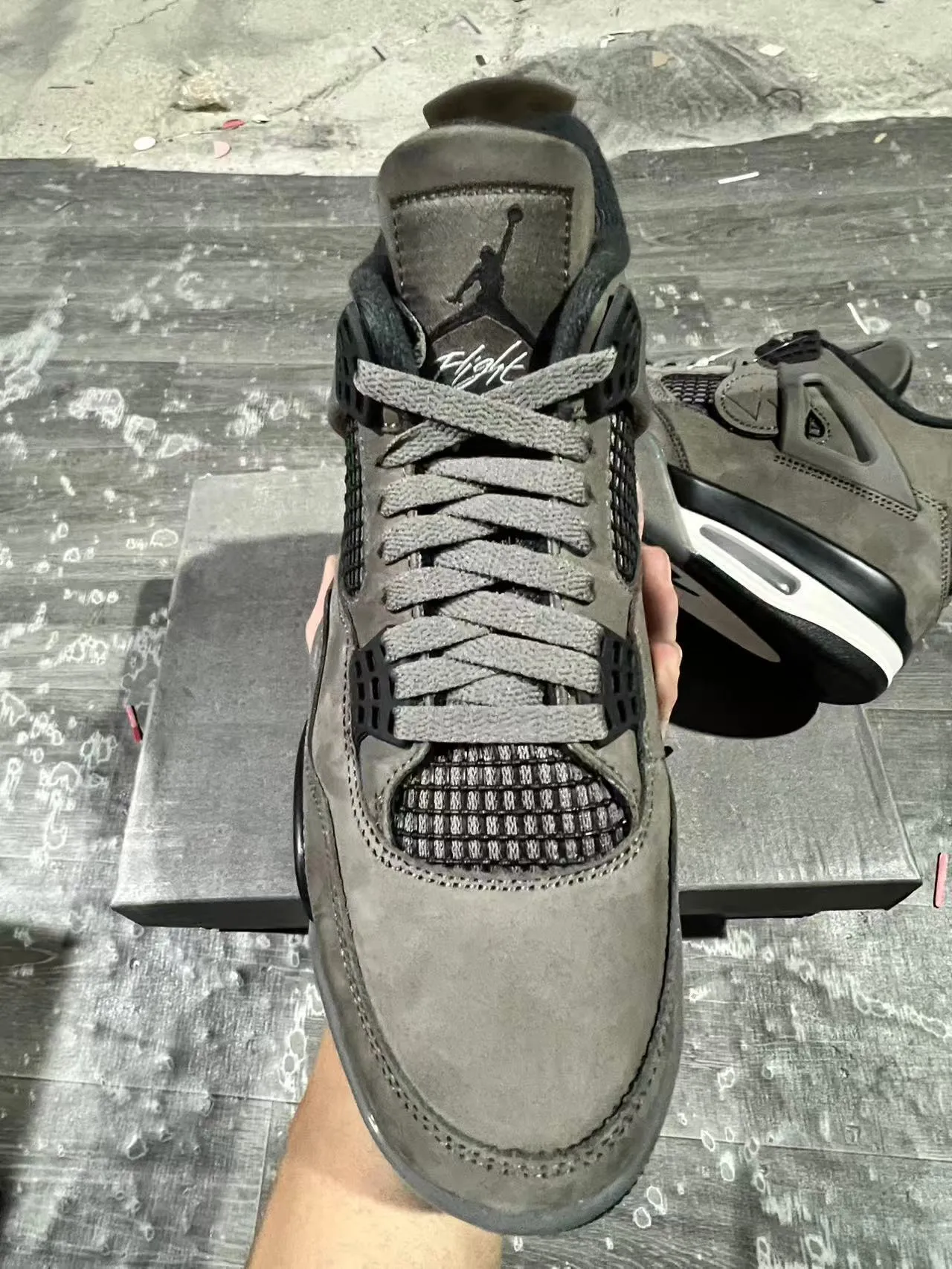 حذاء كرة السلة عالي الرقبة Air Jordan 4 من الجلد السويدي والشبك بلون رمادي 5