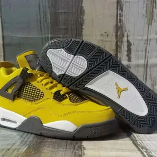 Tênis de basquete Air Jordan 4 amarelo