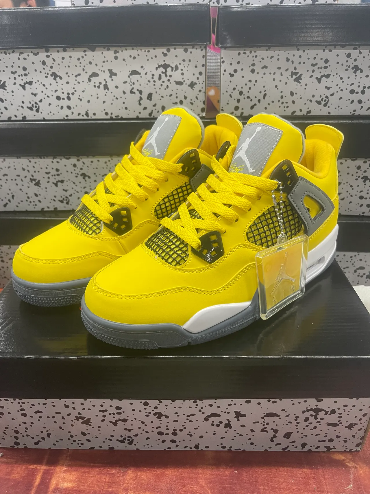 حذاء كرة السلة Air Jordan 4 أصفر رمادي أبيض 7