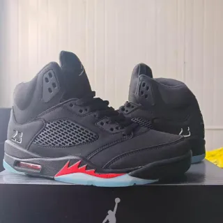 Tênis de basquete Air Jordan 5 chama preta e vermelha