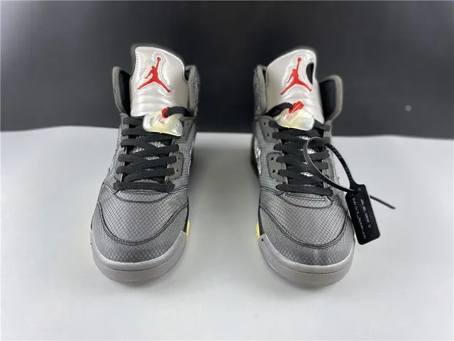 Zapatillas de baloncesto Air Jordan 5 gris y amarillo 4