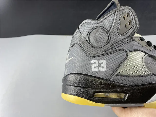 Zapatillas de baloncesto Air Jordan 5 gris y amarillo 12