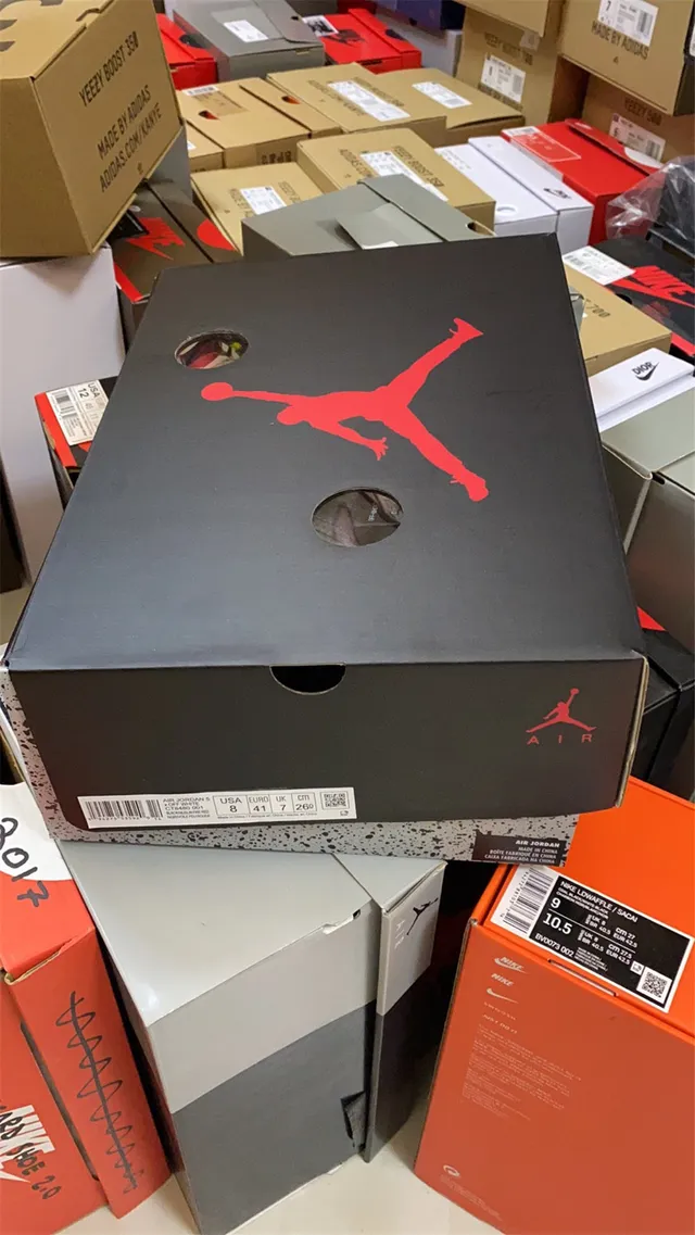 Zapatillas de baloncesto Air Jordan 5 gris y amarillo 19