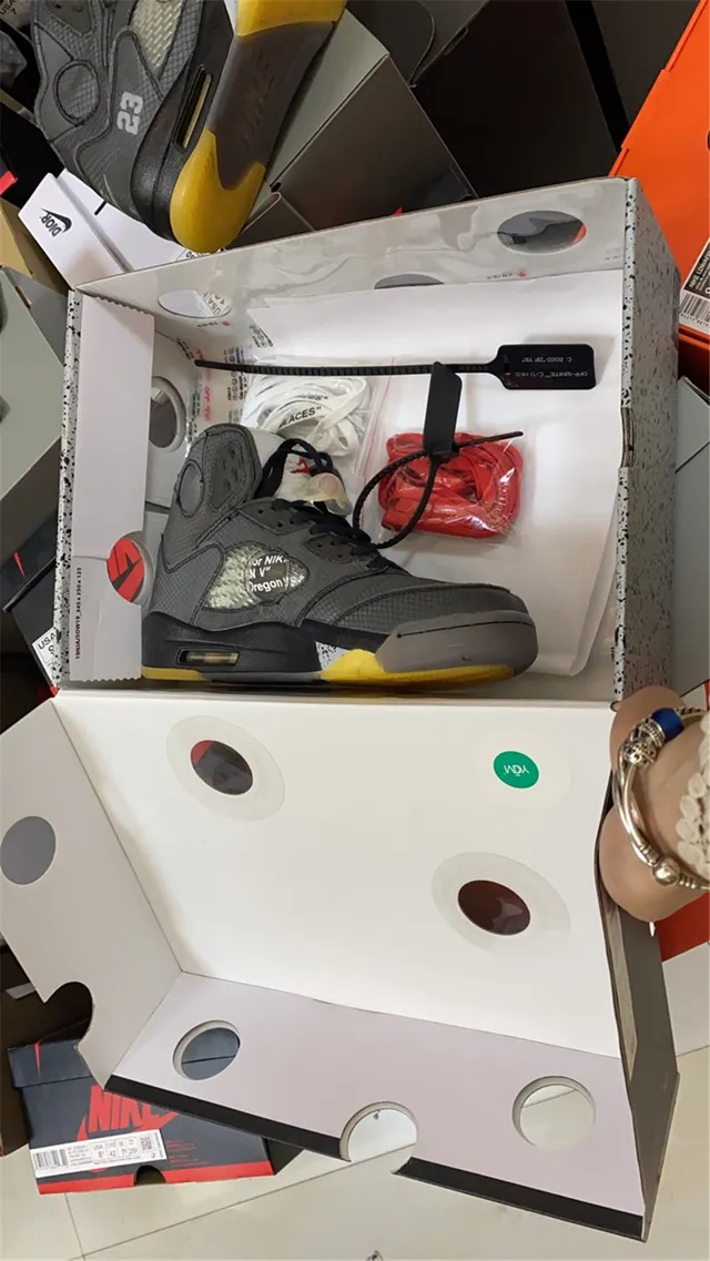 Zapatillas de baloncesto Air Jordan 5 gris y amarillo 21