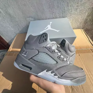 Tênis de basquete Air Jordan 5 cinza monocromático