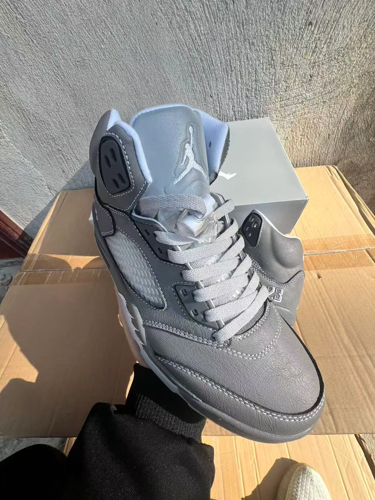 Tênis de basquete Air Jordan 5 cinza monocromático 2