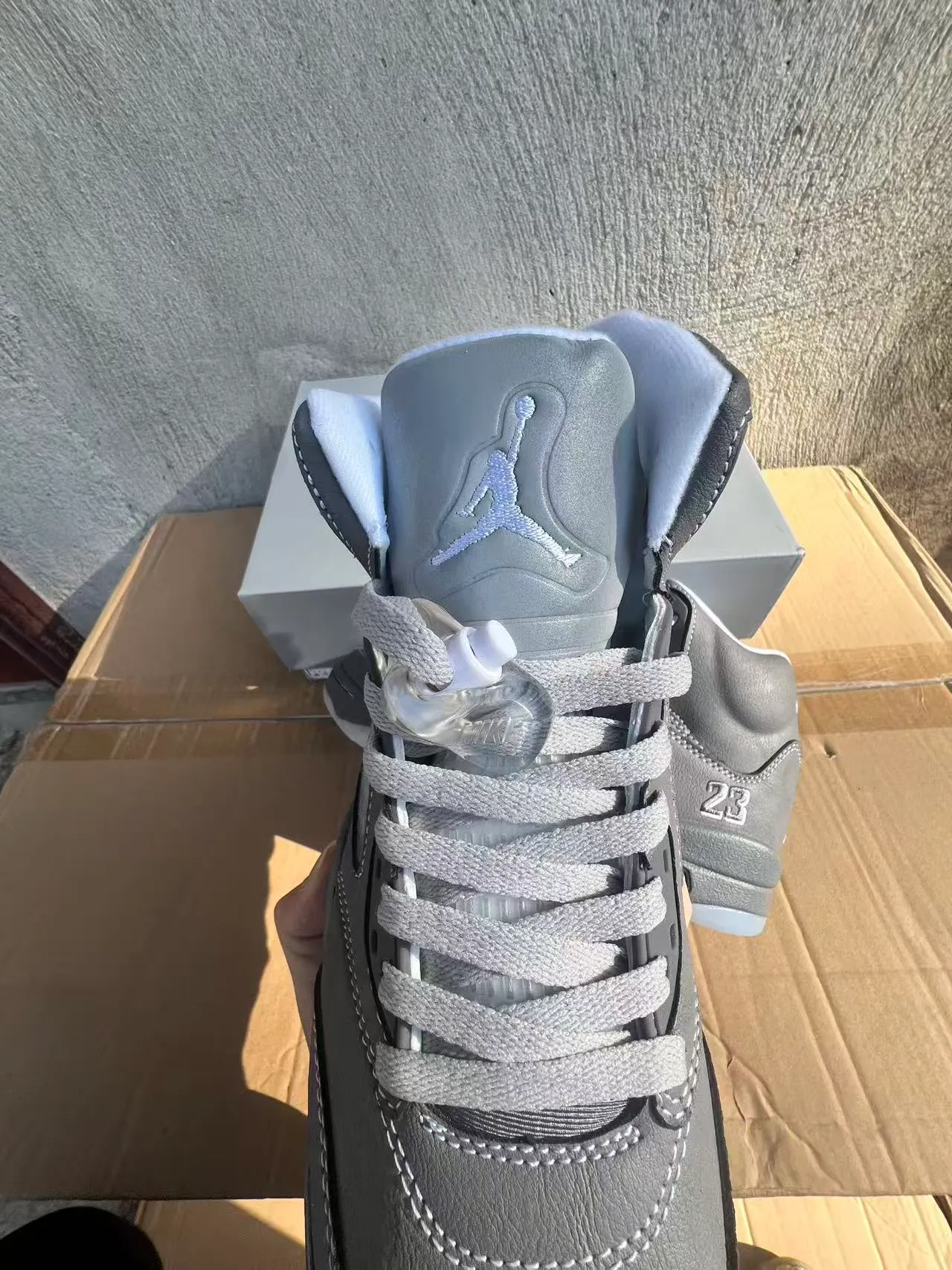 Tênis de basquete Air Jordan 5 cinza monocromático 4