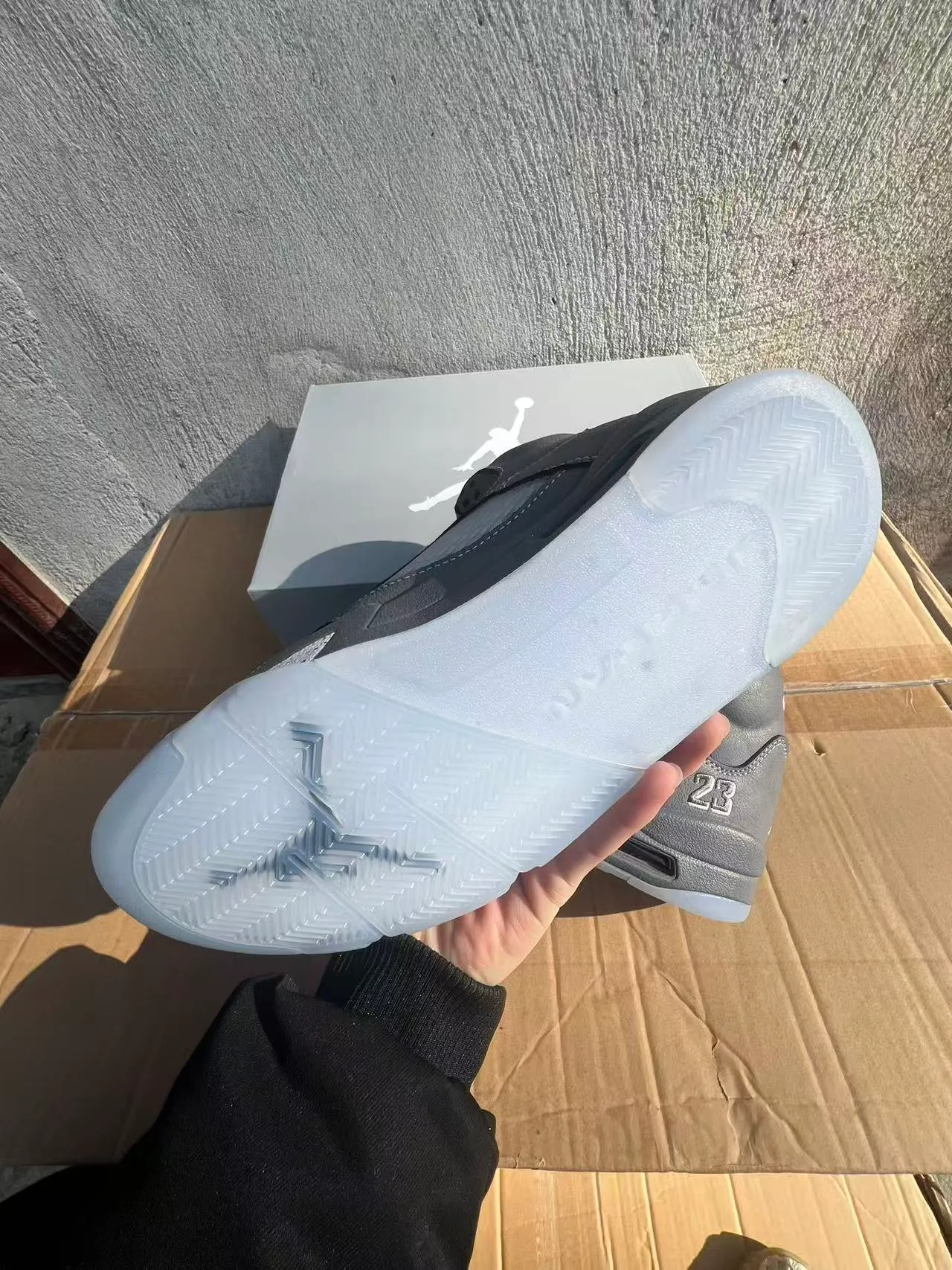 Tênis de basquete Air Jordan 5 cinza monocromático 6