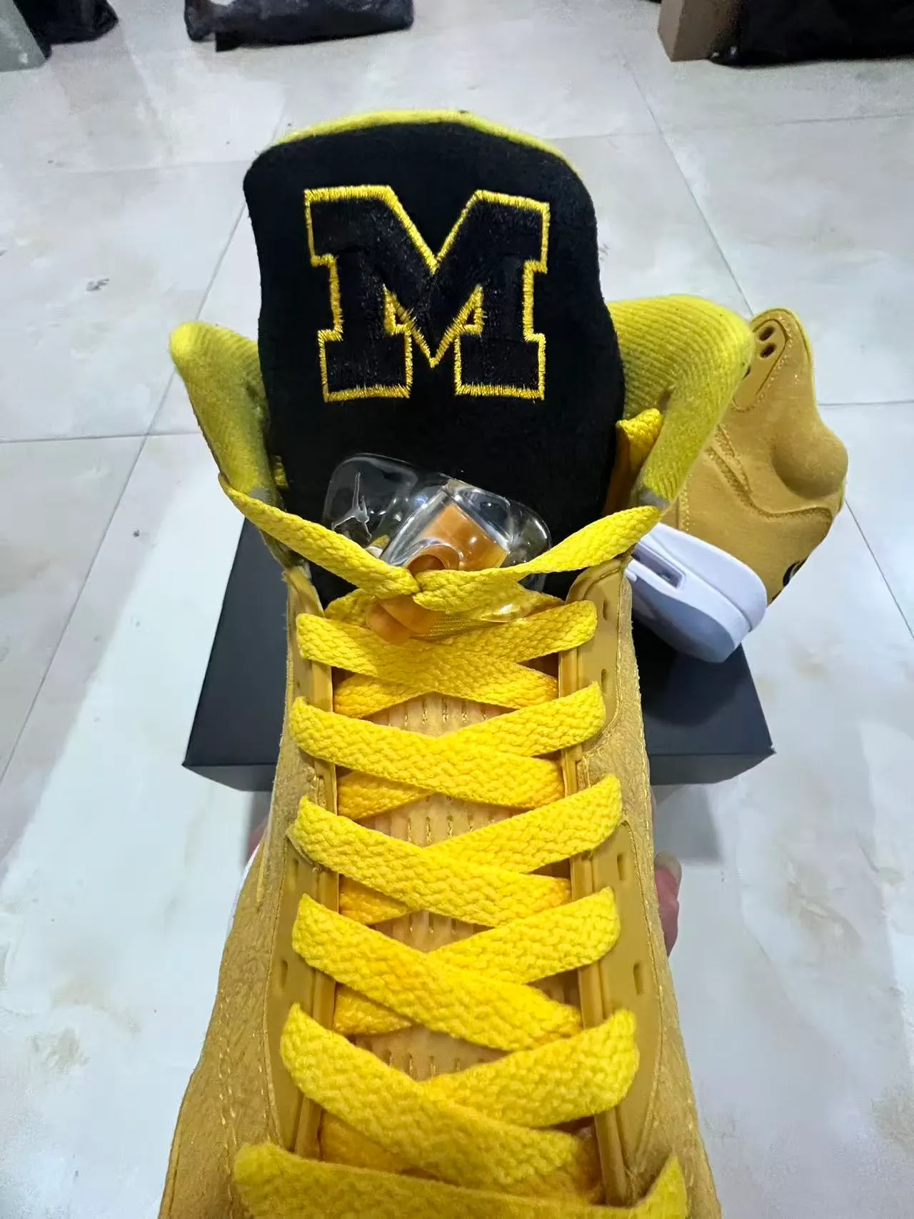 Air Jordan 5 Tênis de Basquete Amarelo Mostarda em Suede e Malha 4