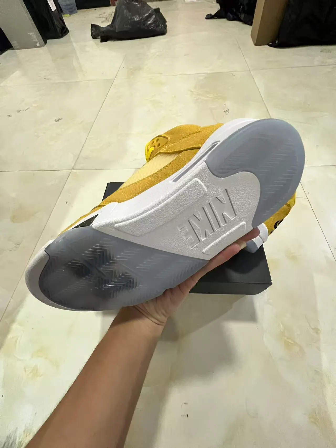 Air Jordan 5 Tênis de Basquete Amarelo Mostarda em Suede e Malha 6