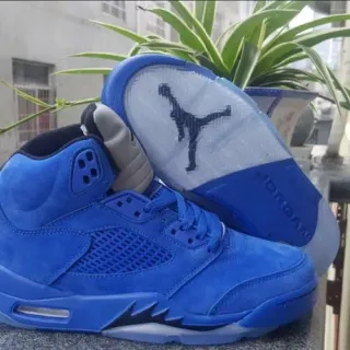 Tênis de basquete de cano alto Air Jordan 5 em camurça azul-royal