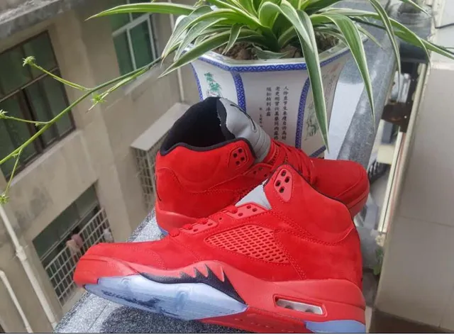 حذاء كرة سلة عالي الرقبة Air Jordan 5 من الجلد السويدي باللون الأزرق الملكي 6