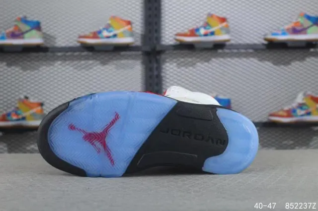 Tênis de basquete Air Jordan 5 branco vermelho preto 2
