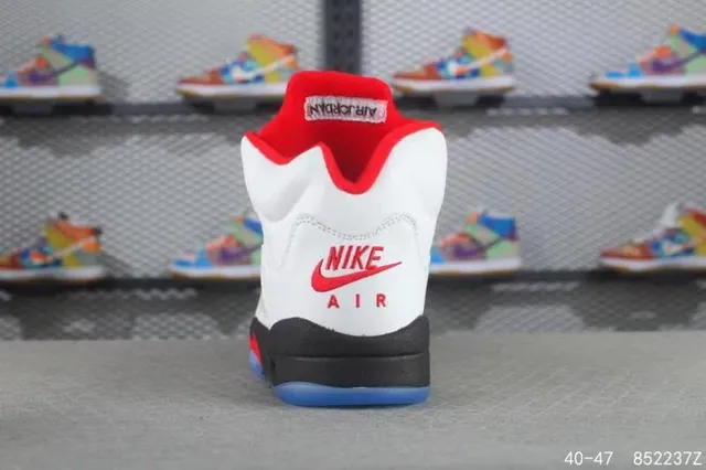 Tênis de basquete Air Jordan 5 branco vermelho preto 4