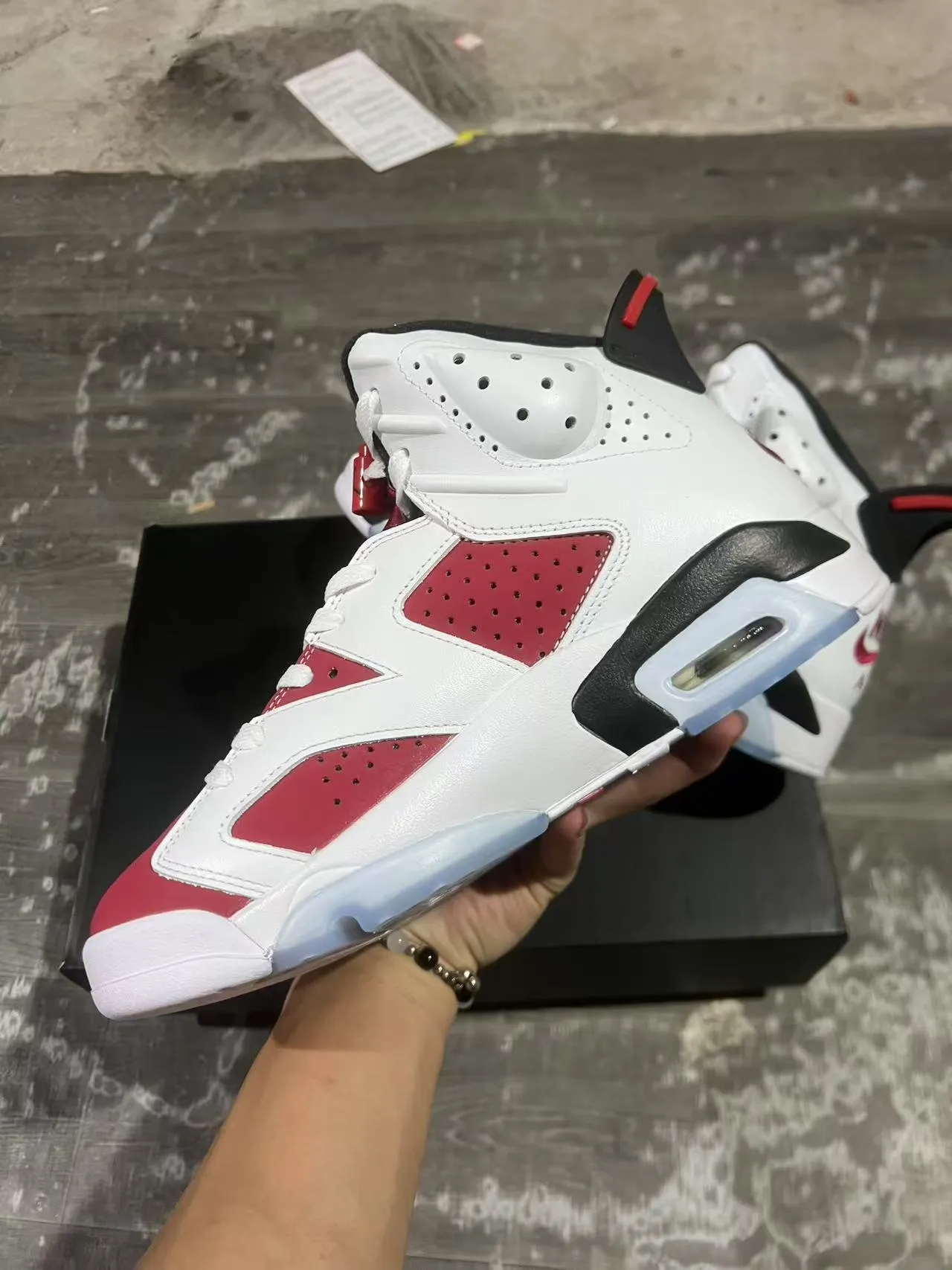 Air Jordan 6 白红黑篮球鞋 5