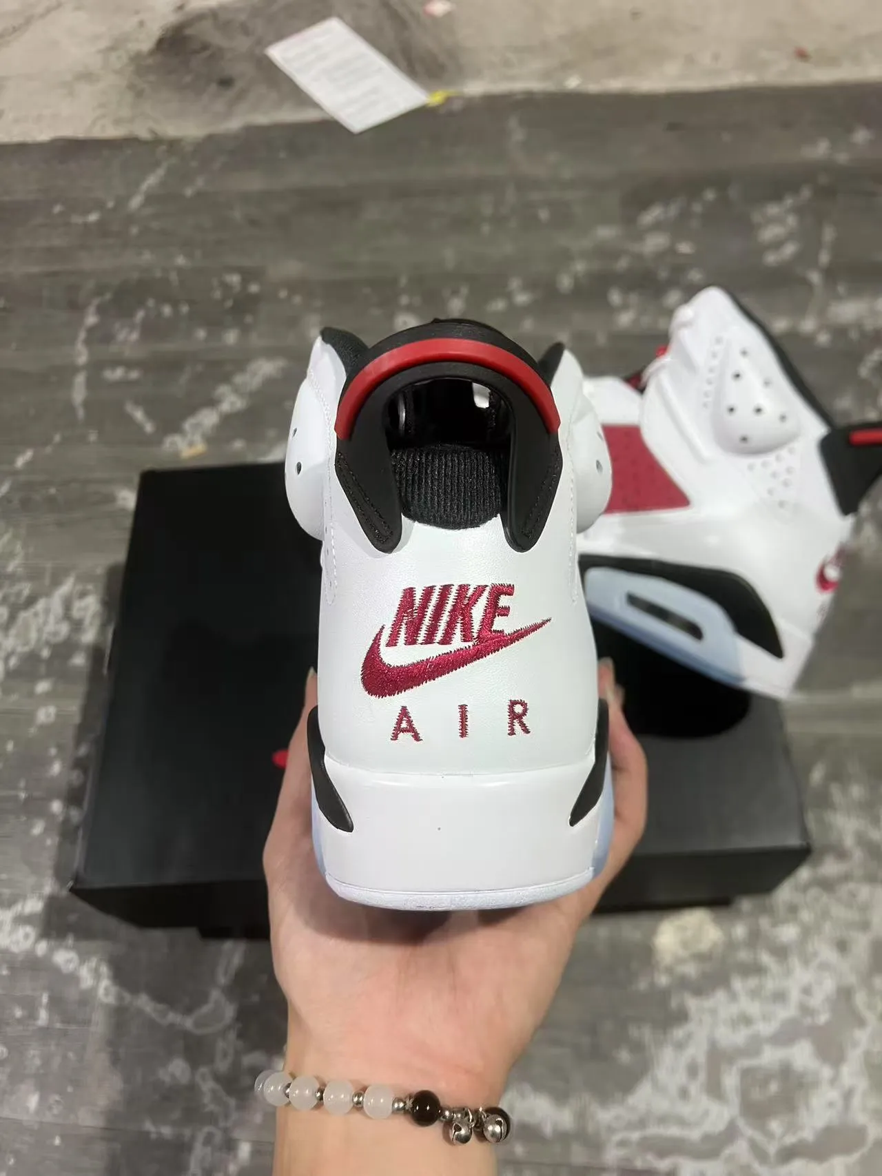 Air Jordan 6 白红黑篮球鞋 9