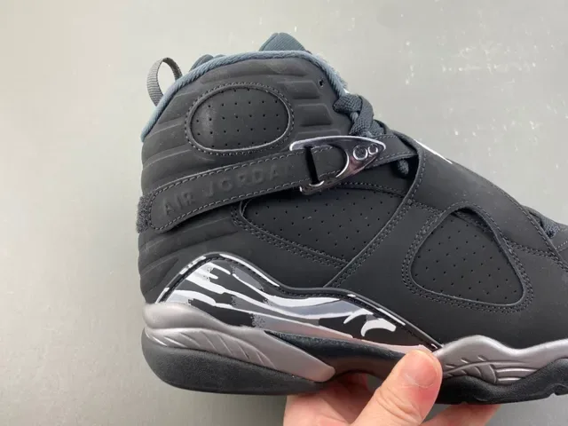 Air Jordan 8 黑色和金属银色篮球鞋 2