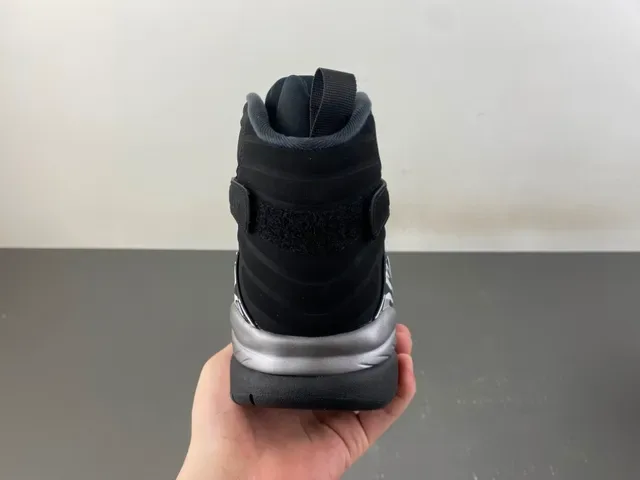 Air Jordan 8 黑色和金属银色篮球鞋 4