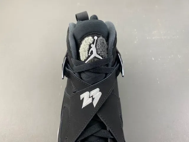Air Jordan 8 黑色和金属银色篮球鞋 6