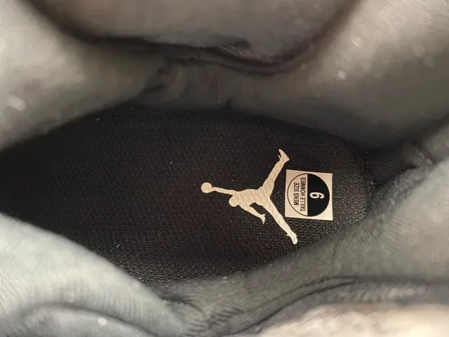 Air Jordan 8 黑色和金属银色篮球鞋 7
