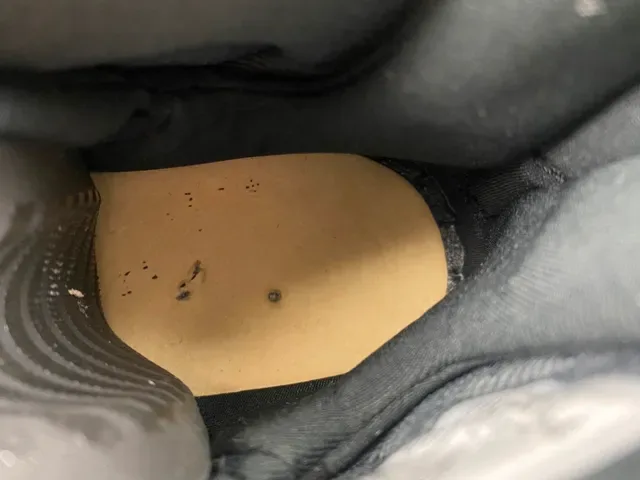 Air Jordan 8 黑色和金属银色篮球鞋 8