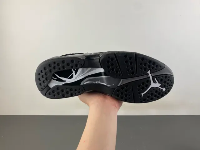 Air Jordan 8 黑色和金属银色篮球鞋 9