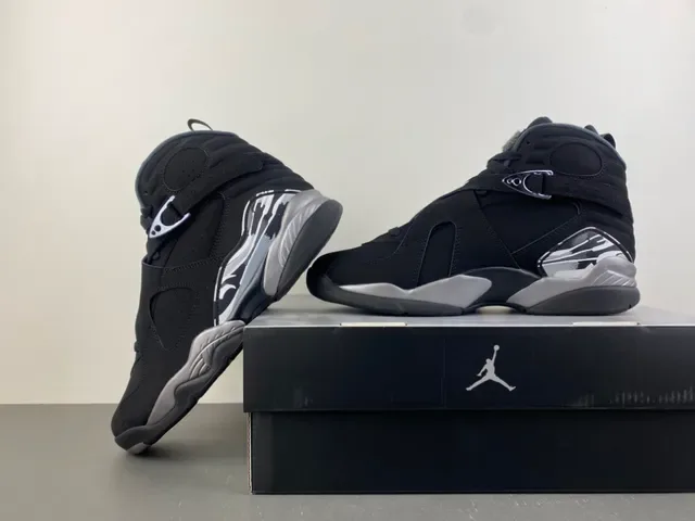 Air Jordan 8 黑色和金属银色篮球鞋 14