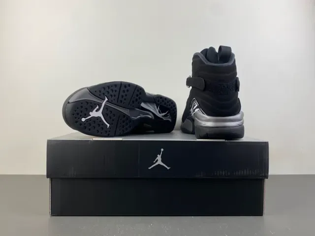 Air Jordan 8 黑色和金属银色篮球鞋 16