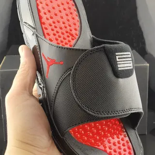 Air Jordan কালো ও লাল টেক্সটাইল আপার পডেড ফুটবেড স্লিপার