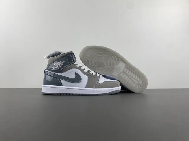 Air Jordan Gray White High-Top Padded Ankle Collar Basketball Shoes 11