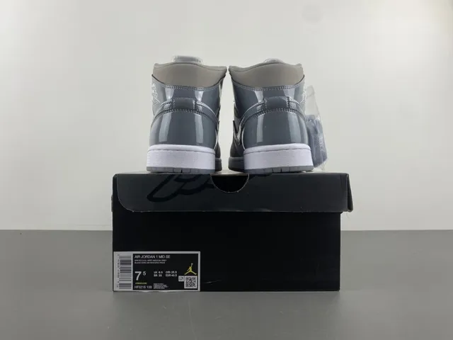 Air Jordan Gray White High-Top Padded Ankle Collar Basketball Shoes 17