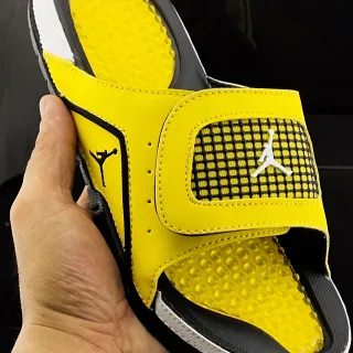Chinelos Air Jordan Hydro amarelo preto branco