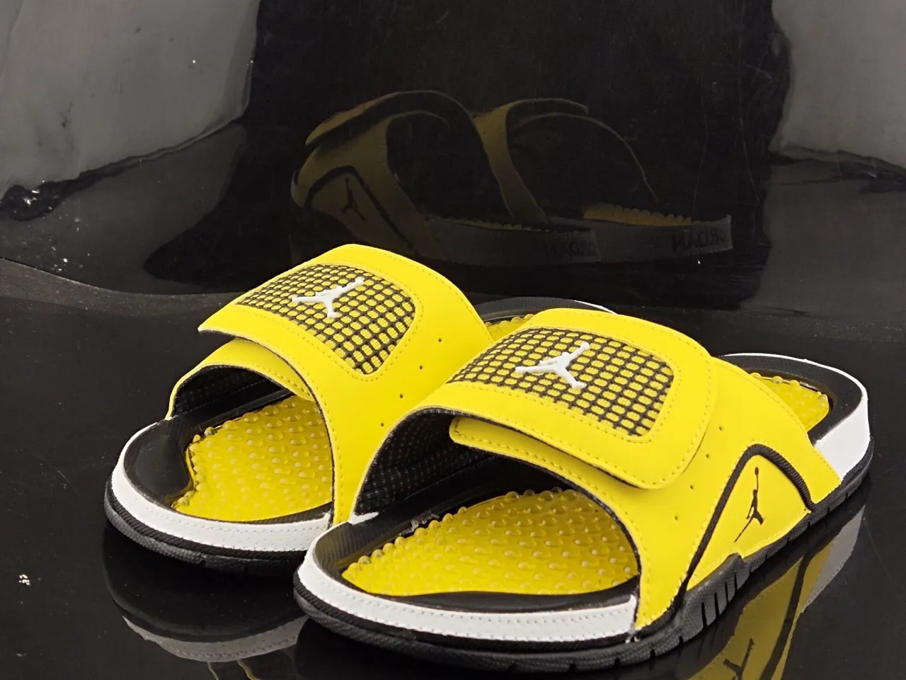 Chanclas Air Jordan Hydro amarillo negro blanco 2