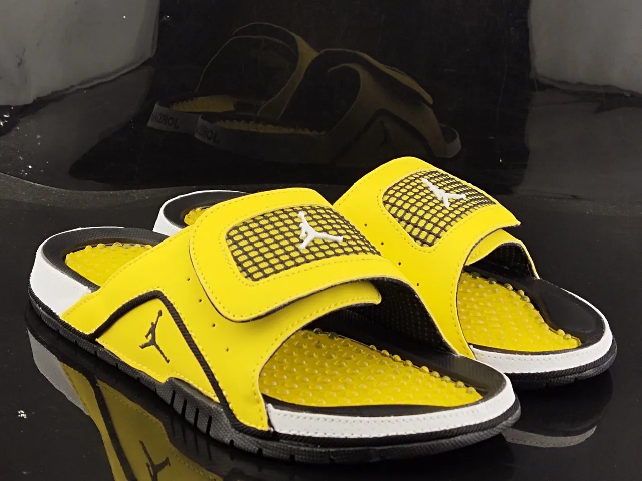 Chanclas Air Jordan Hydro amarillo negro blanco 4