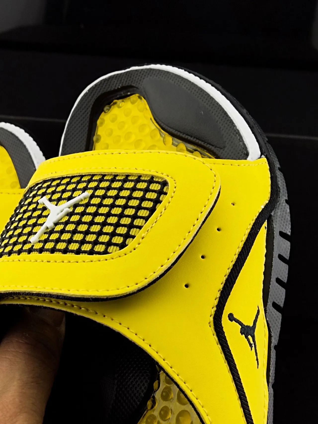 Chanclas Air Jordan Hydro amarillo negro blanco 6