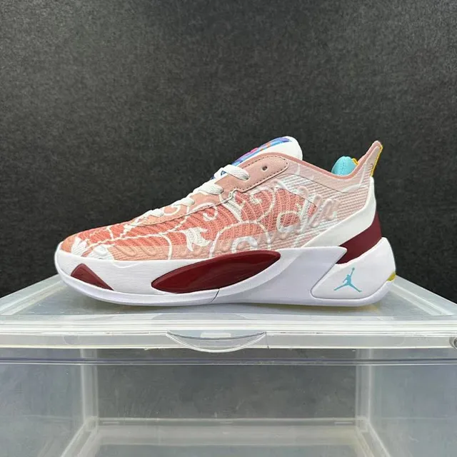 Zapatillas de baloncesto Air Jordan Luka 1 de tejido knit floral rosa 2