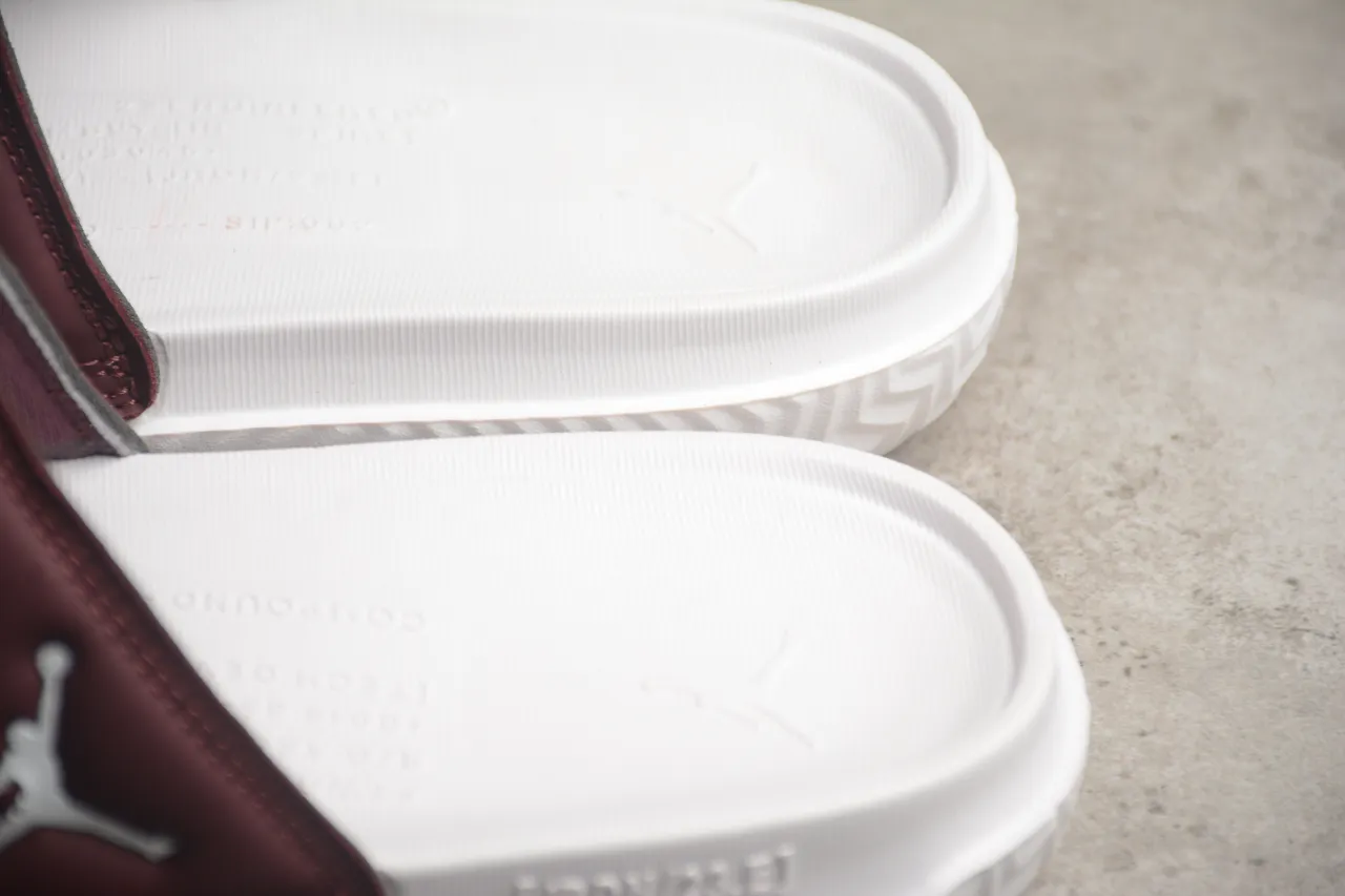 Claquettes Air Jordan Slide bordeaux et blanc 5