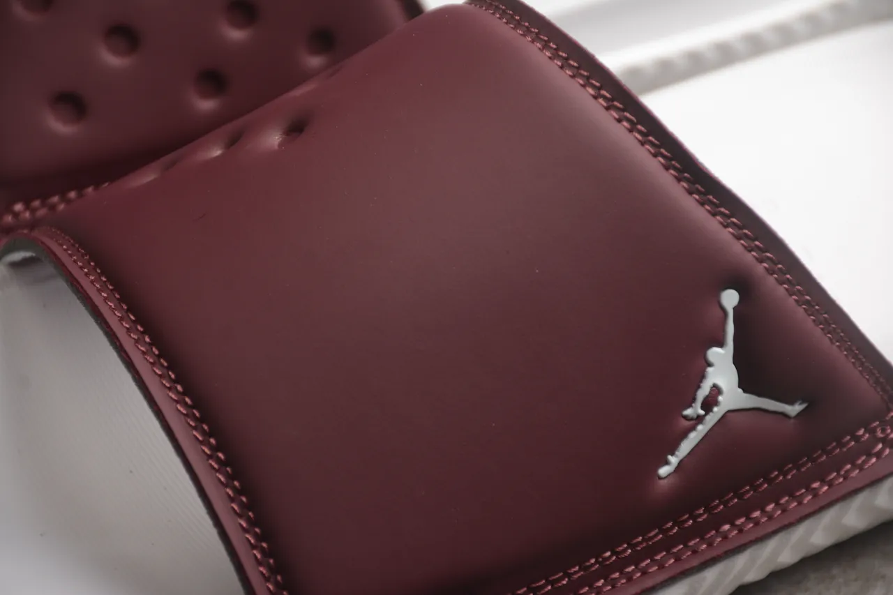 Claquettes Air Jordan Slide bordeaux et blanc 6