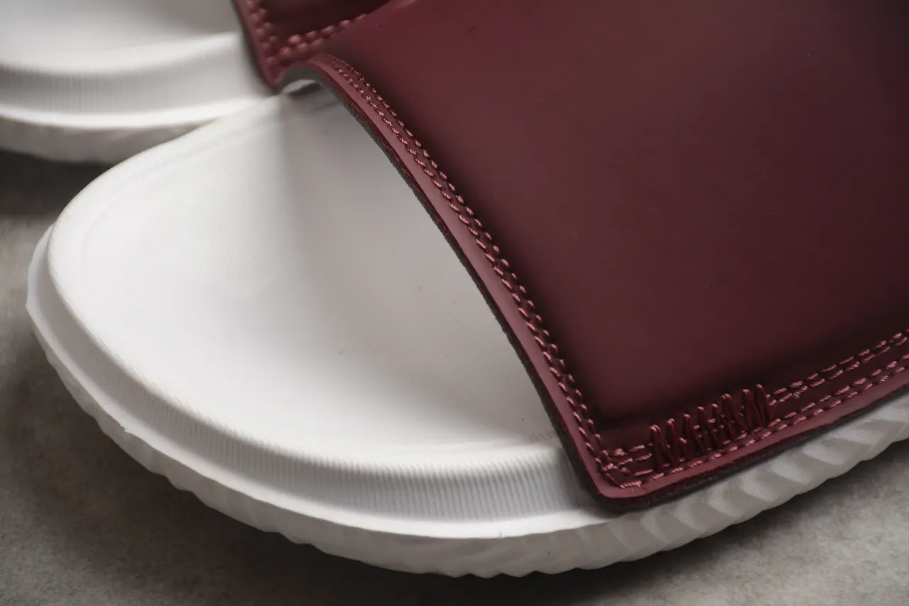 Claquettes Air Jordan Slide bordeaux et blanc 7