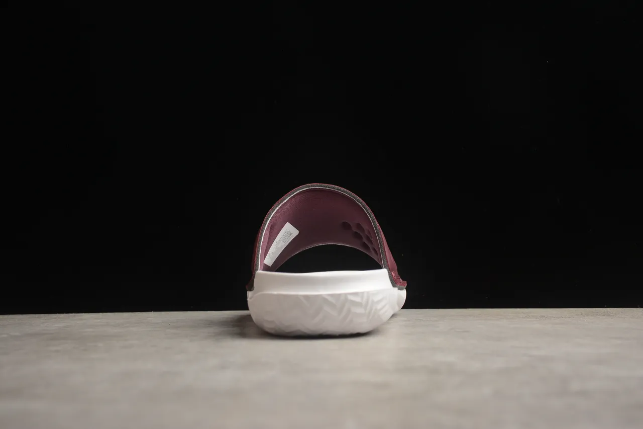 Claquettes Air Jordan Slide bordeaux et blanc 8