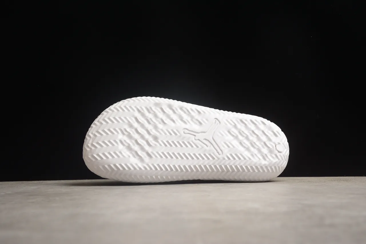 Claquettes Air Jordan Slide bordeaux et blanc 9