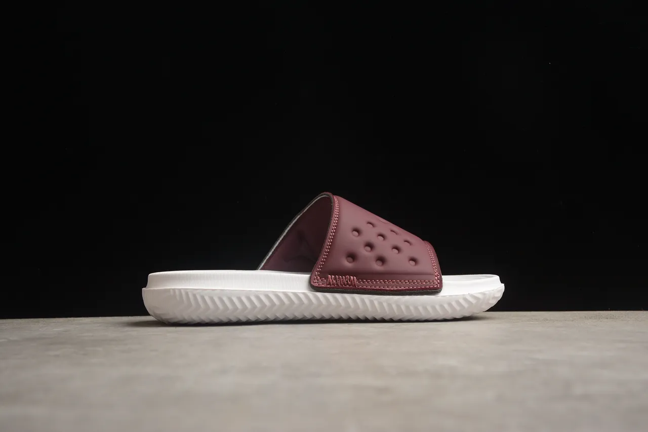 Claquettes Air Jordan Slide bordeaux et blanc 11