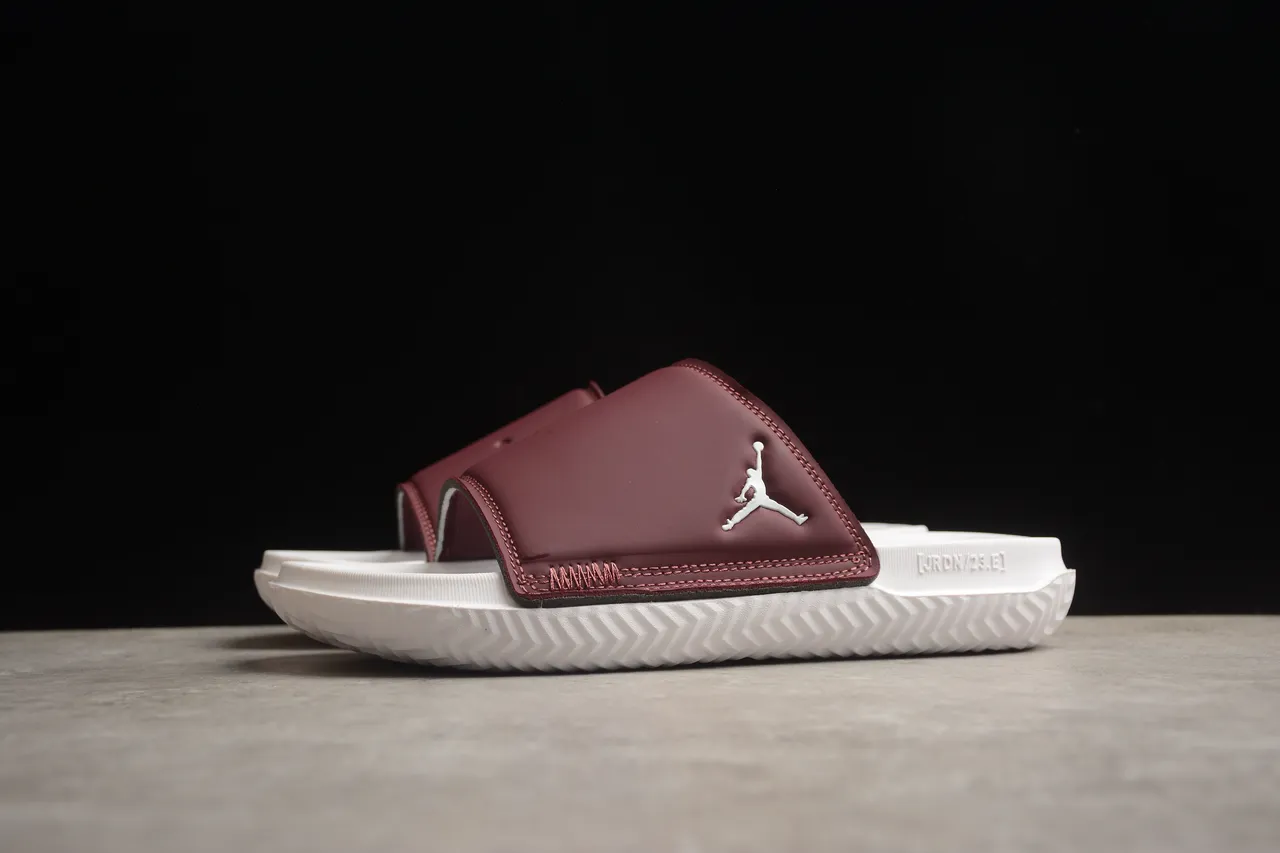 Claquettes Air Jordan Slide bordeaux et blanc 12
