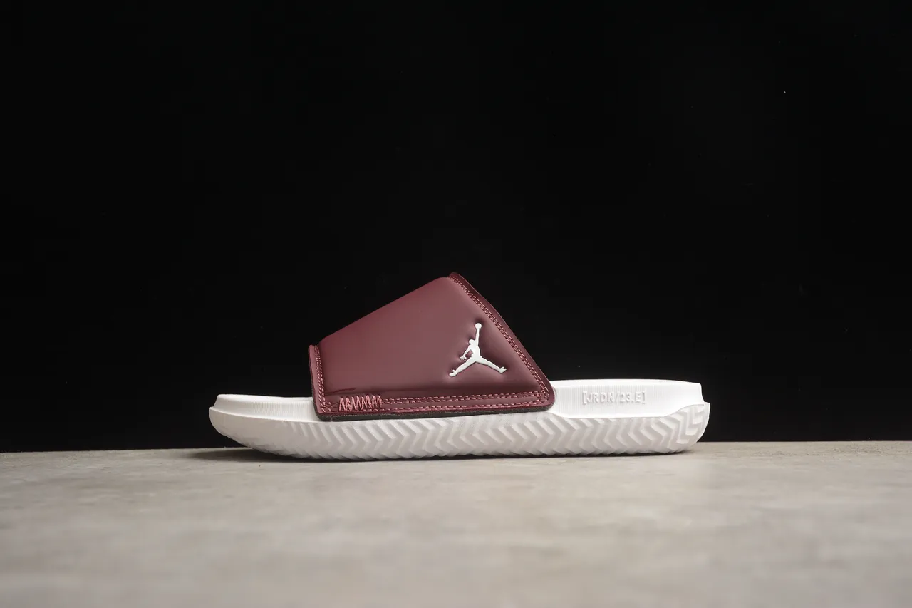 Claquettes Air Jordan Slide bordeaux et blanc 13