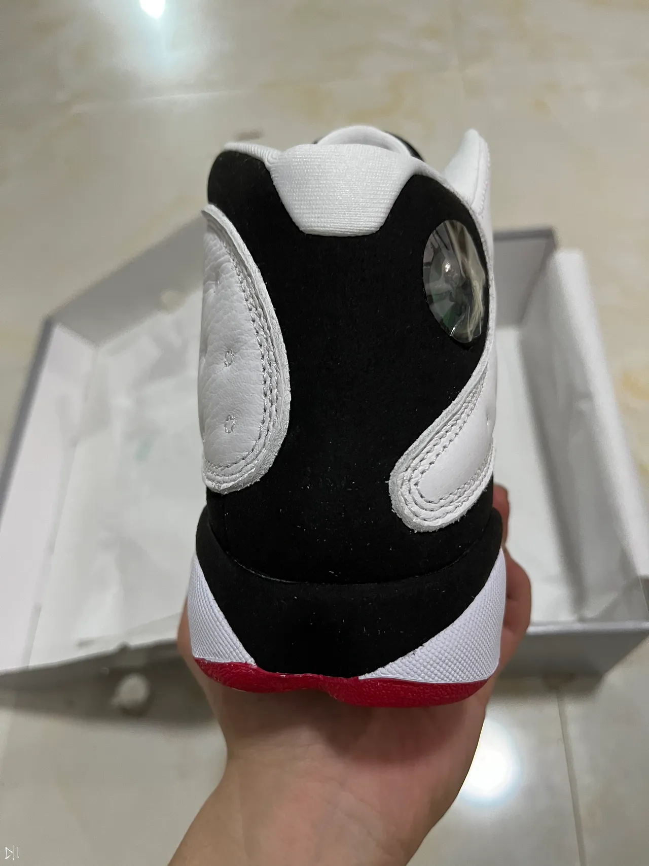 Air Jordan White Black Quilted Leather Upper High-Top Silhouette Basketball Shoes 6